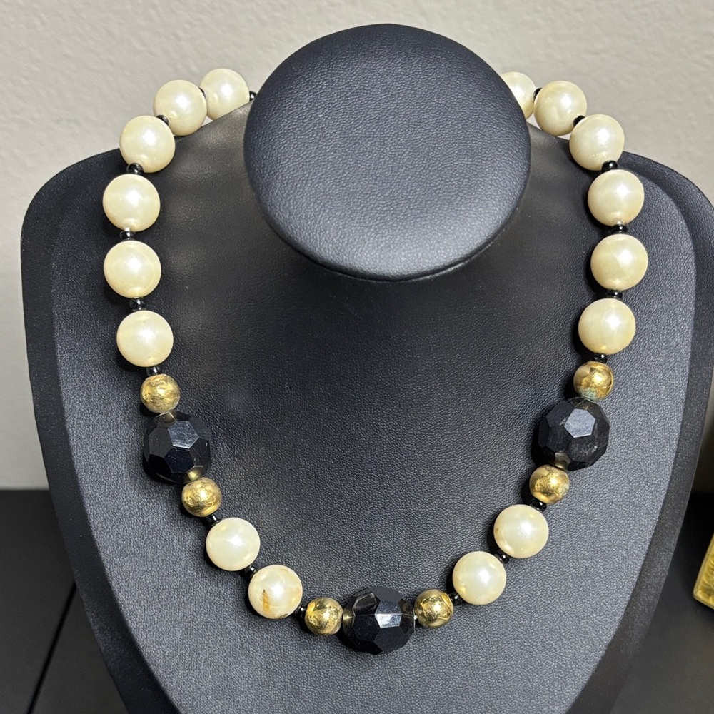 Gold and Black Acrylic Elegant Vintage Bead Necklace